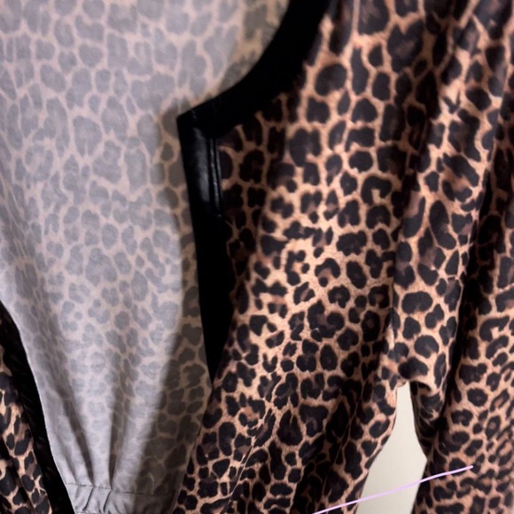Chic Leopard Print Blouse with Black Trim - Picture 5 of 8